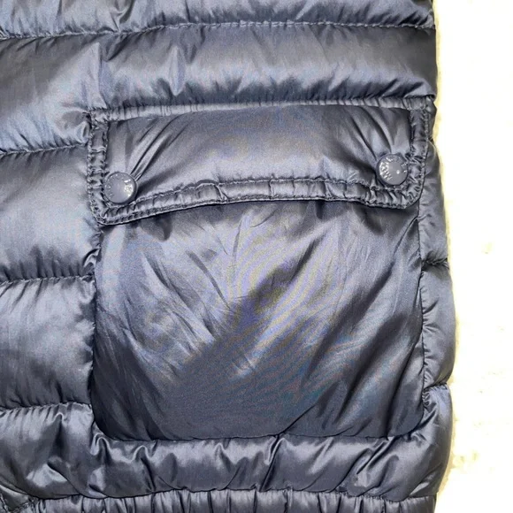 Navy Moncler jacket in perfect condition light weight and super comfortable - Picture 6 of 8